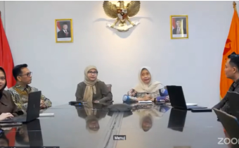 Pemerhati Hukum Pemilu Masruchah (kedua dari kanan) dalam Ngabuburit Pengawasan bertemakan Penguatan Partisipasi Masyarakat dalam Pemilu yang disiarkan langsung di kanal YouTube Bawaslu RI, Kamis (12/3/2026).