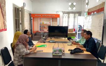 Kunjungan Tim Peneliti dari Badan Riset dan Inovasi Nasional (BRIN) ke Kantor Bawaslu Kota Surakarta