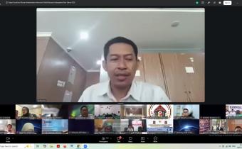 Bawaslu Kota Surakarta saat mengikuti Rapat Sosialisasi Monitoring dan Evaluasi (Monev) Keterbukaan Informasi Publik Bawaslu Kabupaten/Kota Tahun 2026 secara daring melalui zoom meeting