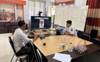 Bawaslu Kota Surakarta saat  mengikuti kegiatan Literasi Pojok Pengawasan Vol.16 dengan tema "POV: Strategi Pengawasan Pemenuhan Kuota Perempuan dalam Pencalonan Pasca Putusan MK Nomor 128/PUU-XXIV/2026
