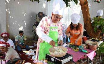 Kordiv P2H dan Kordiv PP Datin saat memasak nasi goreng dalam semarak lomba HUT RI ke 81