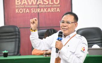 Agus Sulistyo, Kordiv P2H Bawaslu Solo saat menyampaikan materi Pendidikan Pengawas Partisipatif (P2P) di Kantor Bawaslu Kota Surakarta