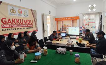 suasana rapat terkait Program CERMAT (Cermin Monitoring dan Akuntabilitas Tugas) bagi jajaran pimpinan Bawaslu di tingkat provinsi serta kabupaten/kota