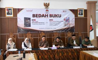 Agus Sulistyo saat bedah buku Jalan Terjal Konsolidasi Demokrasi: Untold Story Pemilu 2024