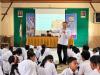 Agus Sulistyo saat memberikan pendidikan demokrasi di SMPN 24 Program Khusus Surakarta