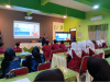 Anggota Bawaslu Kota Surakarta, Agus Sulistyo saat memberikan materi dalam kegiatan pembekalan Majelis Permusyawaratan Kelas (MPK) SMK Batik 1 Surakarta